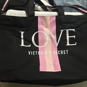 Victoria’s Secret top zip duffel bag with long strap and handle straps *new